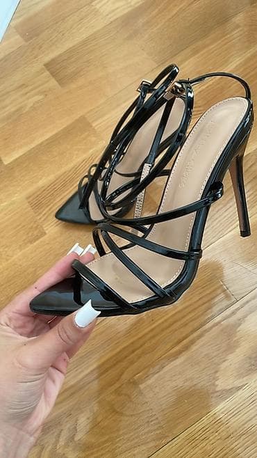 Qara laklı yüksək dikdaban sandal - Rəng: parlaq qara (lak) - Model