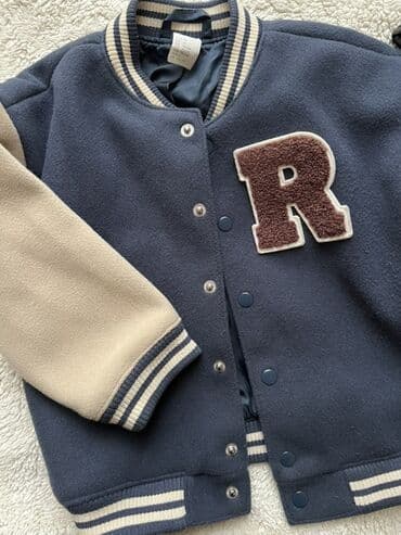 Uşaq üçün kollec/varsity üslublu jaket. - Rənglər: göy gövdə, bej qol