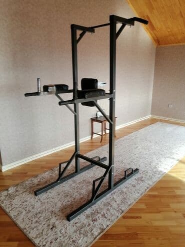 Turnik ayaq üstündə qala bilən. Divari zədələmeden ayaq üstə rahat