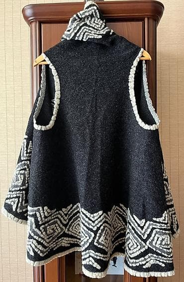 Qara-ağ rəngli yun jilet/ponço - Material: qalın, sıx yun parça; — 2