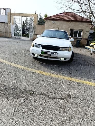 Daewoo Nexia sedan, 4 qapı, ağ rəng. - Kuzov: kompakt sedan, ön