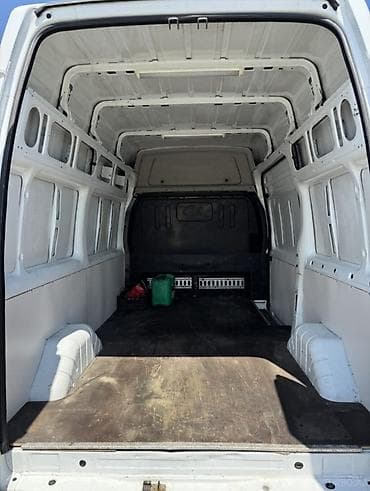Ford Transit: 2.4 l | 2011 il 189000 km Van body type — 5