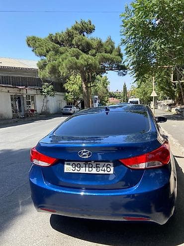 kia optima 2013: Hyundai Elantra: 1.8 l | 2013 il Sedan — 3