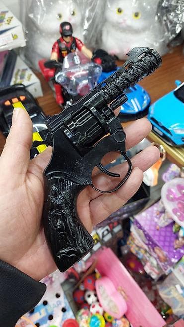 today ətri qiyməti: 🦾Dəmir oyuncaq tapanca. 💥yumuru qırmızı gülləylə atış edir ☄️Tam — 2