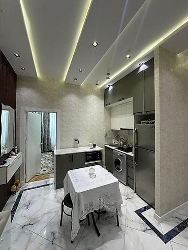 Tam təmirli 2 otaqlı mənzil interyeri - Geniş qonaq otağı: LED xətli — 7