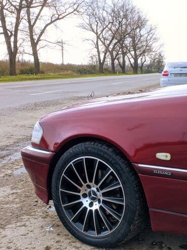 zongshen spex 150: Mercedes-Benz C 200: 2 l | 1999 il Sedan — 4