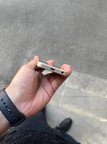 iphone ipad: IPhone SE, 16 GB, Qızılı — 4