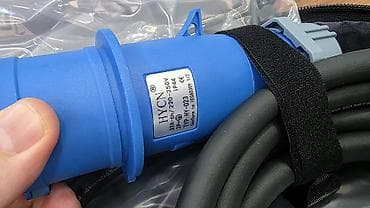 kia rio 2008: Daşınan EV şarj cihazı – 7 kW Xüsusiyyətlər: - Güc: 7 kW (AC) - — 7