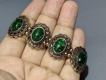 broş: Qızılı rəngdə etnik üslublu sırğa və brelok dəsti - Tərkib: metal — 8