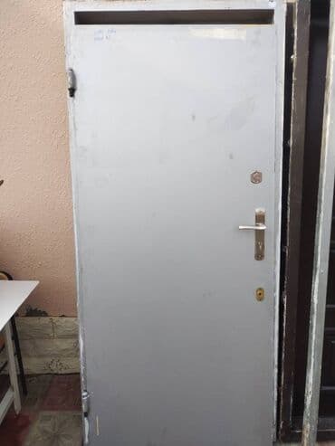 ucuz demir qapilar: Qapı seyf Möhkəm keyfiyyətli qapılar. 7 ədəd var Munasib qiymete hamsı — 5