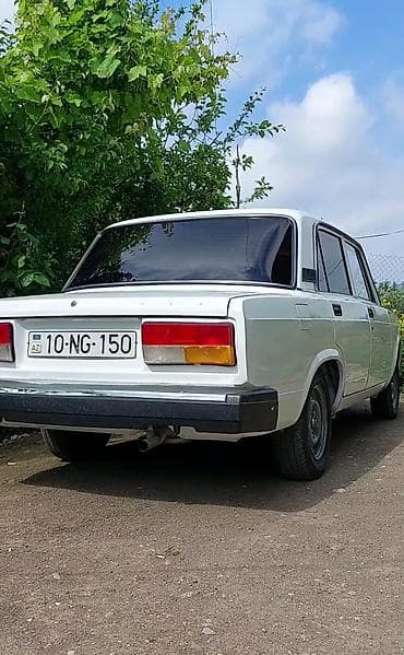 vaz 2107 rolu: Model: Lada Riva/VAZ 2107 sedan Rəng: Ağ Kuzov: 4 qapılı, klassik — 2