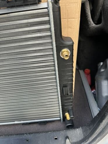 İnterkuler radiatorları: Mersedes Dörd Göz Üçün Su Radiatoru 2.3. 111 mator Üçün. Yep Yeni Heç — 2