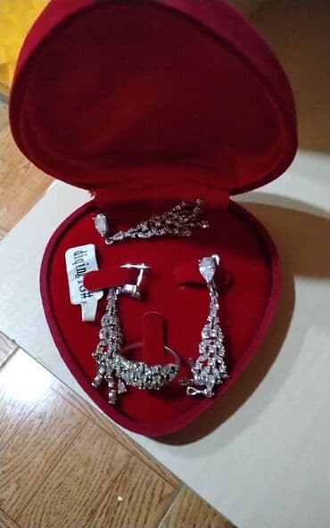 Dəstə daxildir: Sırğa, Gümüş, 925 Əyar