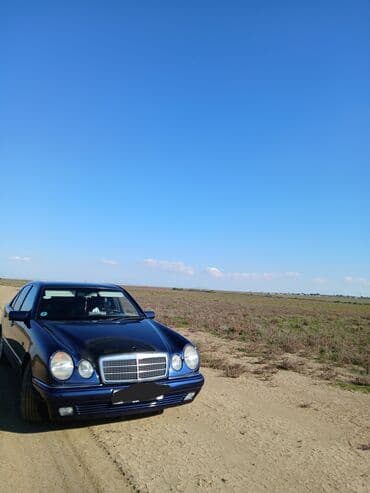 Mercedes-Benz 230: 2.3 l | 1996 il Sedan