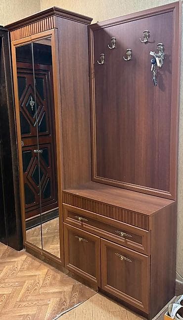 lepe: Klassik üslubda dəhliz üçün çoxfunksiyalı garderob-komod dəsti — 1