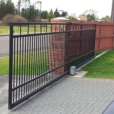 matolar: Reis üzərində yürüyən qapılar, mühərrik bir ton iki yüz klq, 1200 klq — 9