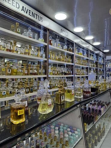 Setka vitrinləri: Bu ətir vitrinləri satılır. Unvan Gəncə şəhəridir. 3 min manata — 2