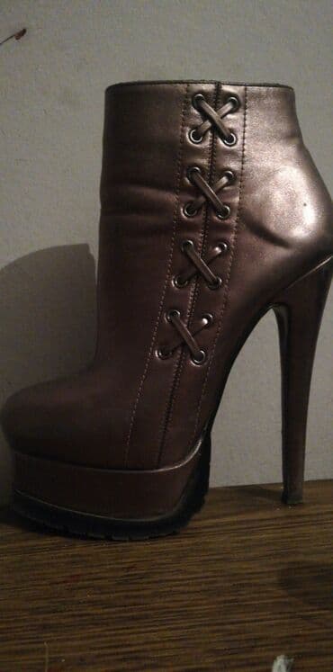 qadın bot: Ölçü: 37, Yeni — 1