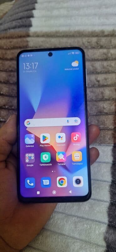 işlənmiş telfonlar: Redmi smartfon Xüsusiyyətlər: - Ekran: Tam ekran dizayn, mərkəzdə — 1