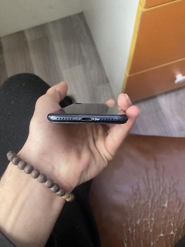 iphone telfonlar: IPhone SE 2020, 128 GB, Qara, Face ID — 2