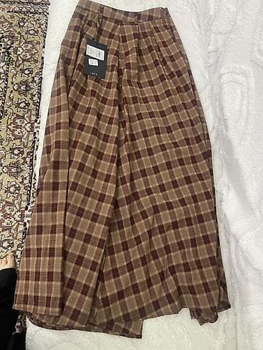 maxroviy çəkmələr: Qadın yubkası — 1