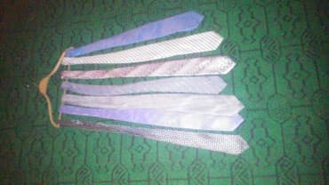 кожаная куртка мужская: Kişi üçün qalstuklar satılır.Heç bir problemi yoxdu.100 %. Qiymeti — 1