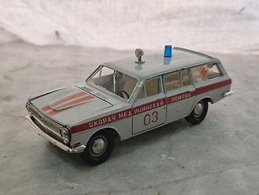 авто шлем: Sovet dövrü “Təcili Tibbi Yardım” avtomobilinin kolleksiya modeli - — 6