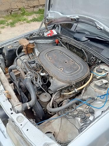 mercedes smart: Mercedes-Benz 190 (W201) sedan - Kuzov: gümüş rəng, 4 qapı, klassik — 10