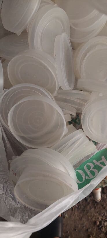 hamam ucun ayaq alti: Banka qapağı 100 ededine aiddi qiymet.Yemək qabları, saxlama qabları — 1