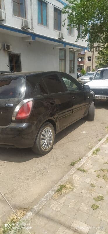последующий выкуп авто бишкеке: Qara rəngdə olan Kia Rio avtomobili. Bu model şəhər daxilində rahat — 13