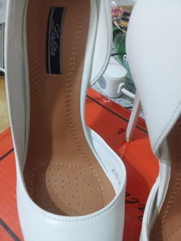 inan ayakkabı: Tuflilər, Ölçü: 39, rəng - Ağ, Yeni — 1
