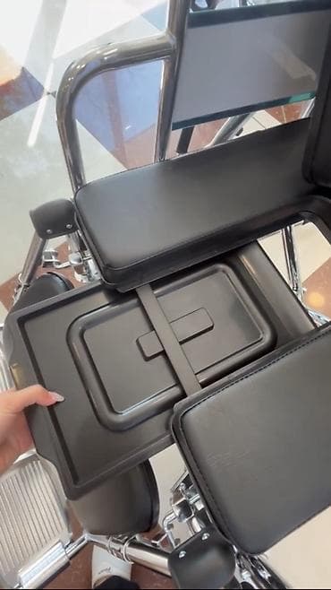 Tualet funksiyalı universal əlil arabası - Çevrilən oturacaq: orta