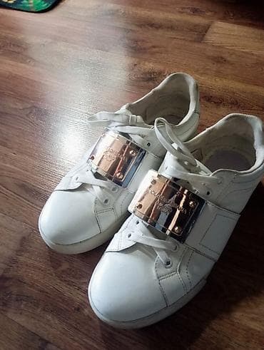 rende: Dolce & Gabbana kişi/kadın krossovkası – ağ dəri, ikonaik metal — 1