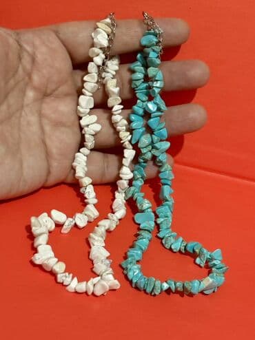 gümüş qolbaqlar qadin üçün: Təbii firuzə daşlardan hazırlanmış 2 ədəd boyunbağı dəsti. İkisi — 2