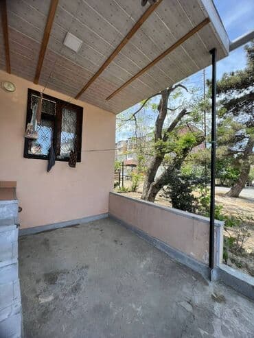 9 ci mikrorayon satilan evler: Bakı, 3 otaqlı, Köhnə tikili, m. Neftçilər, 80 kv. m — 17