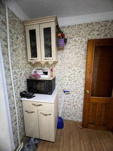 9 ci mikrorayon satilan evler: Bakı, 3 otaqlı, Köhnə tikili, m. Neftçilər, 80 kv. m — 13