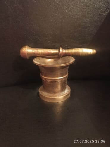 mətbəx əşyası: Bu, ədviyyatları, otları və digər inqrediyentləri əzmək üçün istifadə — 1