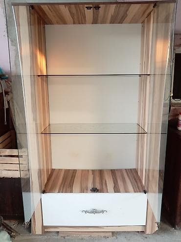 Şüşə vitrin dolab - Material: laminat karkas (ağ-qəhvəyi taxta lalafo.az -da Şüşə vitrin dolab - Material: laminat karkas (ağ-qəhvəyi taxta