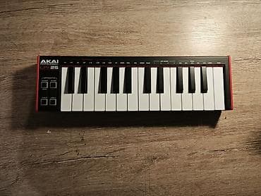 Midi-klaviatura, Akai