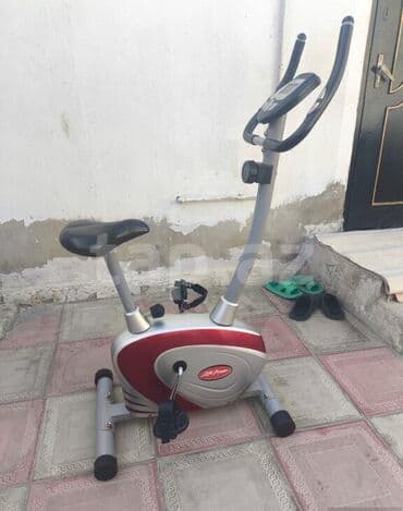 Elliptik trenajorlar: Bu məşq velosipedi evdə məşq etmək üçün nəzərdə tutulmuşdur