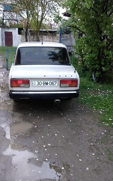 ehtiyat təkər: Lada 2107 sedan - Kuzov: ağ rəng, 4 qapı - Mühərrik: benzin - — 4