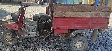 Yük daşımağa uyğun üçtəkərli motoaraba - Konstruksiya: Ön tərəfdə