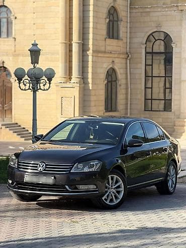 Volkswagen Passat: 2 l | 2012 il Sedan