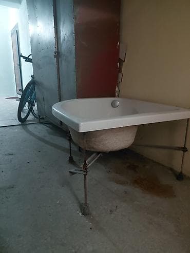 Duş şlanqları: İşlənmiş künc akril vanna satılır. Qırığı, çatlağı yoxdur. Su — 2