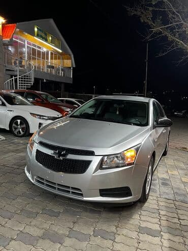 nissan sunny 2011: Chevrolet Cruze: 1.4 l | 2014 il 20086 km Sedan — 4