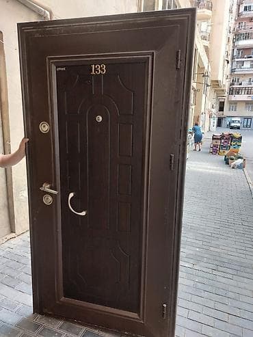 Seyf qapi 205/96sm 160azn Xirdalan 5568 leli. Giriş qapısı – tünd