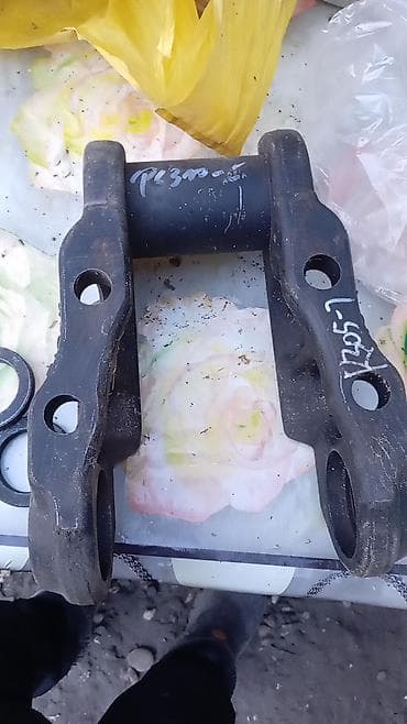 yuk qazeleri: Ekskavator qoşqusunun/üst çəngəlin (U‑şəkilli bağlama) ehtiyat hissəsi — 1