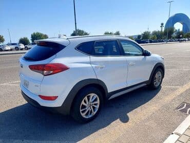 ravon 2: Hyundai Tucson: 2 l | 2017 il Krossover — 4