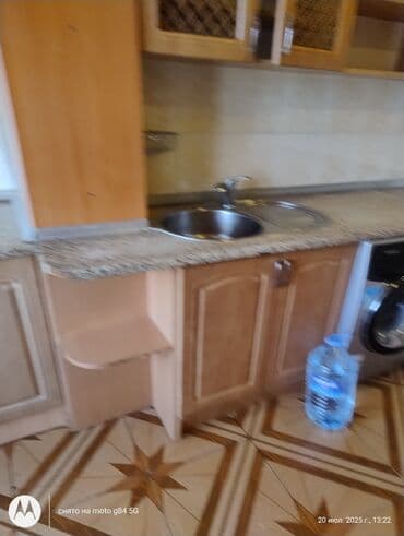 Balıq qulağı: Taxtadan hazırlanmış, yuxarı hissəsində qapıları şüşəli olan mətbəx — 6