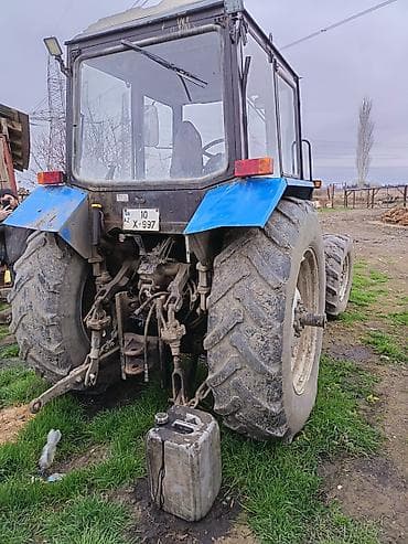 w211 güzgü: Belarus 1221.2 traktor - Güclü dizel mühərrik, ön egzoz borusu və — 3